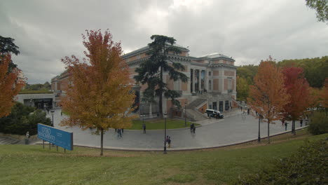 Weite-Aufnahme-Des-Prado-Museums-In-Madrid