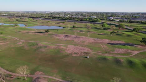 Este-Es-Un-Video-Aéreo-Del-Campo-De-Golf-Lake-Park-En-Lewisville,-Texas.