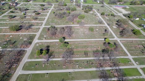 Dies-Ist-Ein-Luftbildvideo-Eines-Großen-Friedhofs-In-Deleon,-Texas