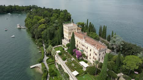 Villa-En-Isola-Del-Garda-En-El-Lago-De-Garda,-Italia