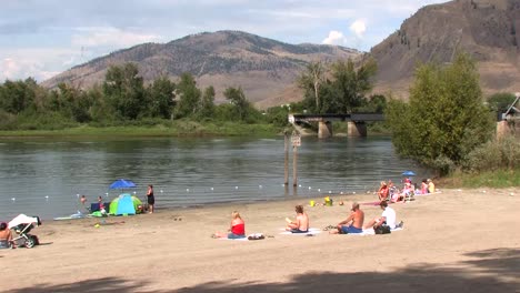 Alte-Brücke-Am-Flussstrand.-Kamloops,-BC,-Kanada