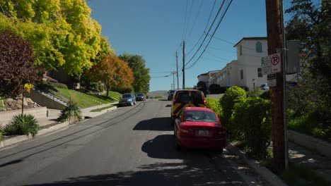 Sonniger-Tag,-Typisch-Amerikanische-Wohnstraße-In-Salt-Lake-City,-Utah