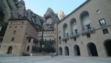 Tourists-walk-by-the-entrance-of-the-basilica