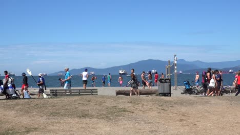 Gente-Mirando-Voleibol-De-Playa