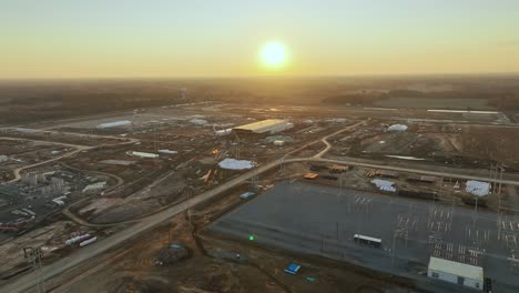 Luftaufnahme-Des-Ford-Megacampus,-Blueoval-City-Bei-Sonnenuntergang-In-Stanton,-Tennessee