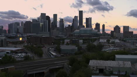 Weitwinkel-Drohnenaufnahme-Aus-Der-Vogelperspektive-Der-Innenstadt-Von-Houston