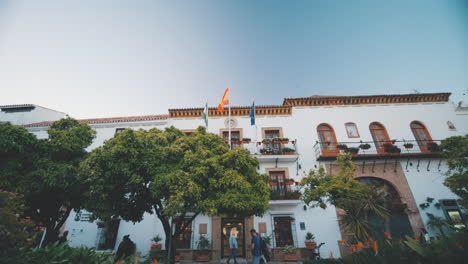 4K-Marbella,-Plaza-de-los-Naranjos-square,-town-hall-and-orange-trees