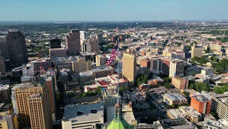 Aerial-Tilt-down-revealing-Tower-Life-Building-with-city-on-background,-San-Antonio,-Texas,-USA