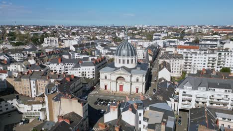 Birdseye-view-of-Notre-Dame-de-Bon-Port-church,-Nantes-City-in-France