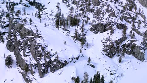 Aerial-panning-view-of-Desolation-Wilderness-mountain-terrain-in-winter