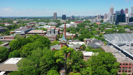 Torre-Tecnológica,-Chimenea-De-La-Planta-De-Energía-En-El-Instituto-De-Tecnología-De-Georgia-Junto-Al-Estadio-Bobby-Dodd-En-Atlanta,-Georgia,-Estados-Unidos