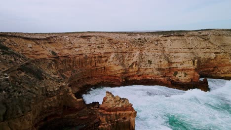 Wide-view-of-rugged-cliffs-and-rock-formations-along-the-Elliston-coastal-trail-at-Eyre-Peninsula,-South-Australia