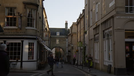 Tourists-In-The-English-City-Of-Bath,-England---Slow-Motion