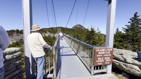 Meile-Hohe-Hängebrücke-Am-Grandfather-Mountain,-North-Carolina