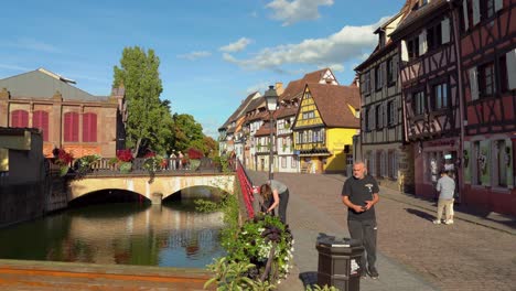 Water-Canal-in-La-Petite-Venise-among-colourful-half-timbered-houses-on-a-Sunny-day-in-Colmar-in-Autumn