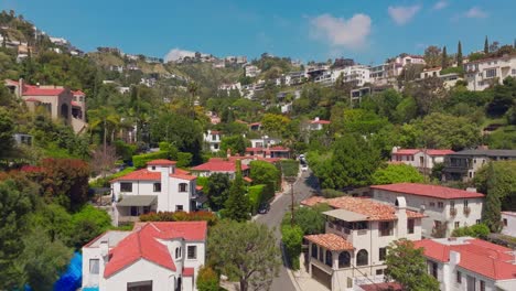 Flug-über-Gehobene-Villen-Im-Süden-Kaliforniens-In-Trousdale-Estates,-Los-Angeles-An-Einem-Sonnigen-Nachmittag