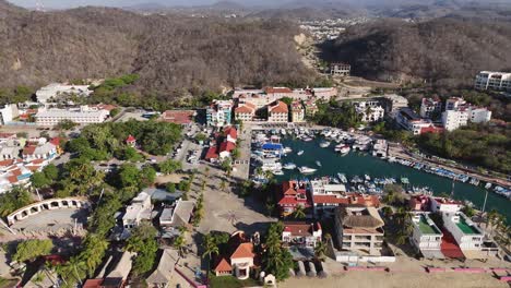 Panoramablick-Auf-Den-Strand-Von-Santa-Cruz-In-Huatulco,-Oaxaca