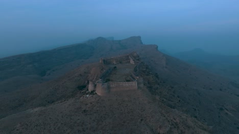 Luftaufnahme-Der-Großen-Mauer-Von-Sindh-Bei-Sonnenuntergang-In-Pakistan