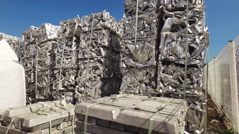 Instalación-De-Reciclaje-De-Aluminio-Y-Cubos.