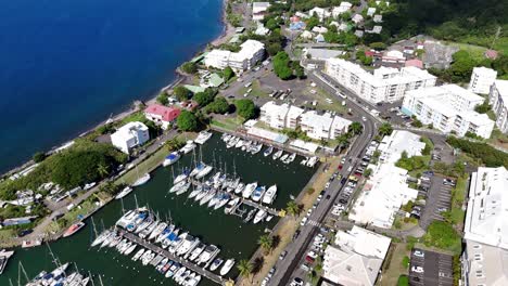 Guadeloupe-Erkunden:-Luftaufnahmen-Atemberaubender-Jachthäfen-In-60 fps
