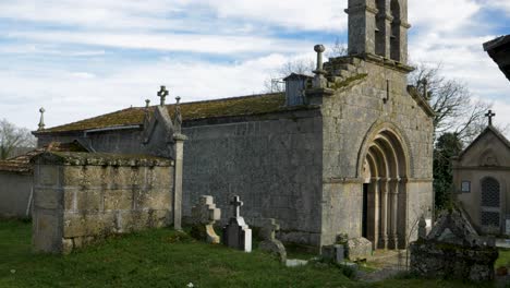 Campanario-De-La-Iglesia-De-San-Pedro-De-Boado,-Xinzo-De-Limia-Galicia,-España