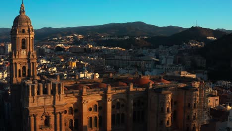 Kathedrale-Von-Málaga-–-Kathedrale-Der-Menschwerdung-Von-Málaga-Während-Der-Goldenen-Stunde-In-Andalusien,-Spanien