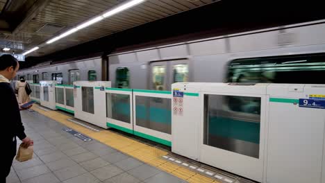 Tokio-Verfügt-über-Eines-Der-Saubersten,-Sichersten-Und-Effizientesten-U-Bahn-Systeme-Asiens