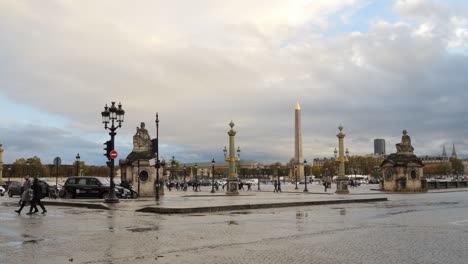 Place-De-La-Concorde-In-Paris-An-Einem-Regnerischen-Tag-Statisch