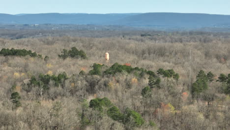 Panorama-Del-Bosque-Nacional-De-Ozark-En-El-Campamento-Del-Lago-Wedington,-Fayetteville-Arkansas,-Estados-Unidos