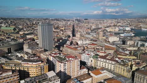 Vista-Aérea-Panorámica-Sobre-Nápoles-Italia-Con-Corso-Umberto-I-En-Segundo-Plano