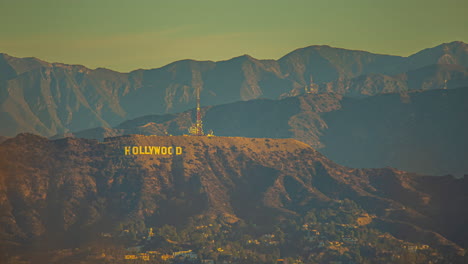 Zeitraffer,-Hollywood-Schild-Und-Hügel-An-Einem-Heißen,-Sonnigen-Tag,-Wahrzeichen-Und-Schatten