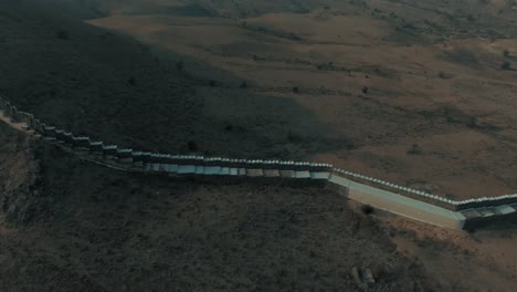 Profilansicht-Der-Ranikot-Festung-Von-Sindh-In-Pakistan-Während-Des-Tages