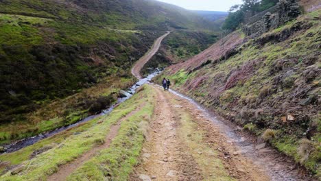 Mother-and-son-walking-on-the-Yorkshire-Moorlands-in-the-English-countryside