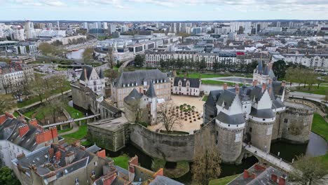 Schloss-Der-Herzöge-Der-Bretagne,-Nantes-In-Frankreich