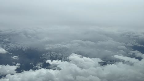 POV-Volando-A-Través-De-Un-Cielo-Nevado-De-Invierno