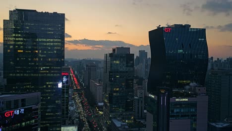 GT-Tower-East-Y-Los-Rascacielos-De-Seocho-Samsung-Town-Por-La-Noche-En-Gangnam,-Seúl,-Corea-Del-Sur