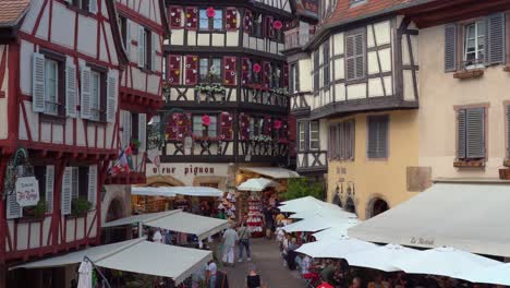 Merchants'-houses-in-La-Petite-Venise-in-Colmar-are-of-various-colours-:-they-symbolize-the-nature-of-the-inhabitants’-businesses---white-ones-the-bakers