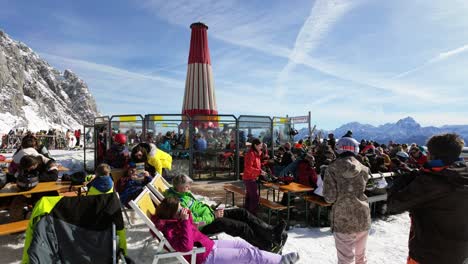 Resting-skiers-having-a-dining-break-at-the-mountaintop-bar-in-Nassfeld,-Austria