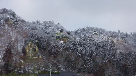 Montañas-Yamagata-Y-Templo-Yamadera-En-La-Nieve,-Invierno-En-Japón-4k