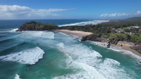 Paisaje-Escénico-De-La-Playa-De-Cabarita-Y-El-Promontorio-De-Norries-En-Nueva-Gales-Del-Sur,-Australia---Toma-Aérea