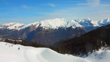 Schneebedeckte-Bergkette-Vom-Sessellift-In-Den-Französischen-Alpen