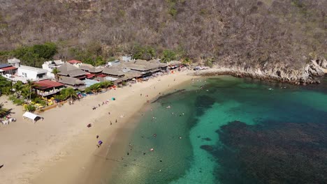 Overhead-Perspektive-Der-Lieferung-Von-Bahia-La-In-Huatulco,-Oaxaca,-Mexiko