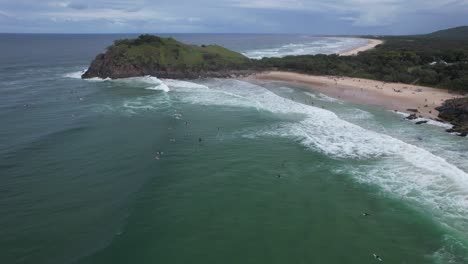 Famoso-Lugar-Para-Practicar-Surf-En-La-Playa-De-Cabarita-En-Northern-Rivers,-Nueva-Gales-Del-Sur,-Australia