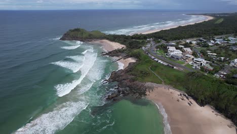 Olas-Del-Mar-De-Coral-En-Las-Playas-De-Bogangar,-Nueva-Gales-Del-Sur,-Australia