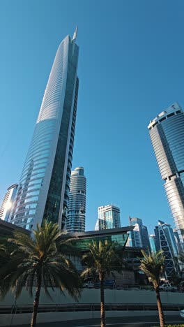 Ein-Blick-Auf-Die-Hochhäuser-Der-Jumeirah-Lake-Towers-In-Dubai,-Vereinigte-Arabische-Emirate