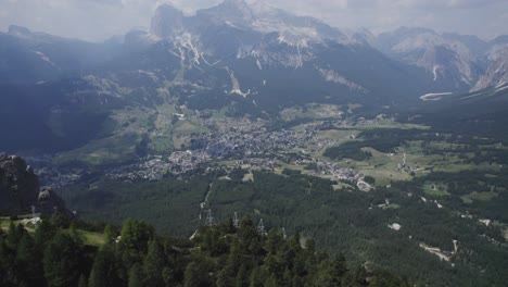 -Cortina-d'Ampezzo-Alpine-valley-in-summer,-Italian-mountainous-landscape-Drone-reveal