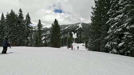 Leute-Beim-Skifahren-Im-Norden-Von-Lake-Tahoe