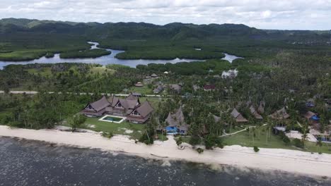 Traditionelles-Nay-Palad-Resort,-Versteckt-In-Tropischer-Natur,-Luftaufnahme