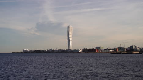 Turning-Torso-Skyscraper-In-Malmo,-Sweden---Wide-Shot
