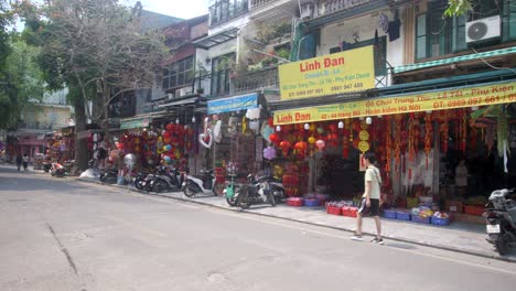 Empty-store-displaying-TET-celebration-decorations,-City-transportation